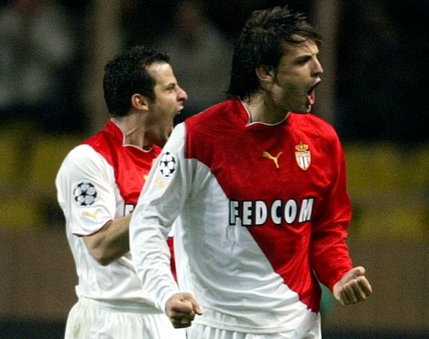 
Fernando Morientes thi đấu cho Monaco theo hợp đồng cho mượn từ Real Madrid
