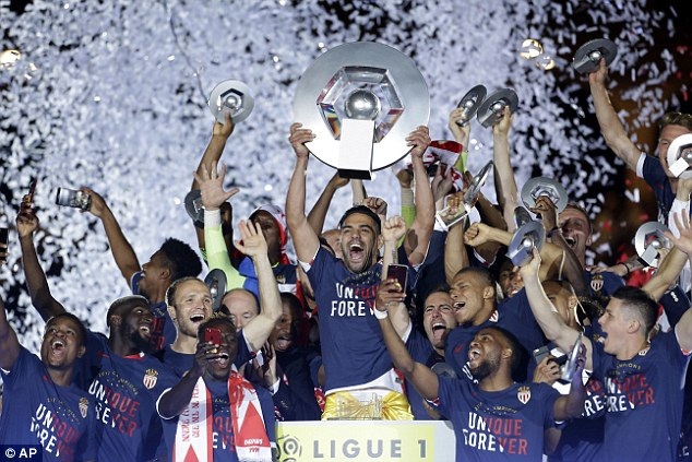 Juventus giành cúp Italia, Monaco vô địch Ligue 1 sau 17 năm - 2 Monaco giành chức vô địch Ligue 1 sau 17 năm chờ đợi