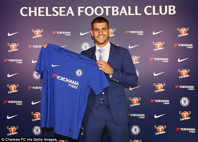 “Bom tấn” Morata rạng rỡ ra mắt Chelsea - 1 Morata chính thức là người của Chelsea