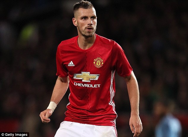 10 thương vụ “bom tấn” được chờ đợi ở “chợ Đông” Premier League - 3
Schneiderlin đang mong muốn rời MU
