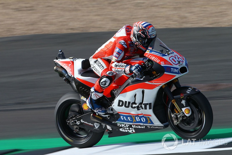 Chặng 12 MotoGP 2017: Dovizioso chiến thắng, Marquez bỏ dở cuộc đua - 1 Chặng 12 MotoGP 2017: Dovizioso chiến thắng, Marquez bỏ dở cuộc đua - 1