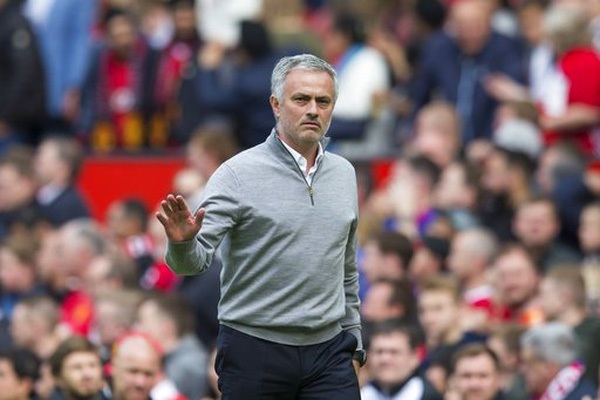 MU trước đại chiến với Ajax: Nhờ cậy vào “ông vua” Mourinho - 1 Trận đấu với Ajax là canh bạc tất tay của HLV Mourinho