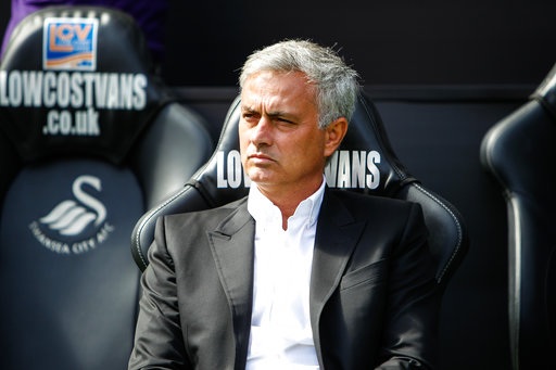 HLV Mourinho vui vì MU có chiều sâu đội hình