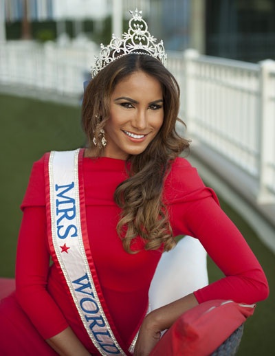 Hoa hậu Kelly Trang Trần gấp rút tìm ứng viên dự thi Mrs World - 2 Hoa hậu Quý bà Thế giới 2015 cũng sẽ xuất hiện tại cuộc thi Hoa hậu Quý bà Việt Nam Thế giới 2017.