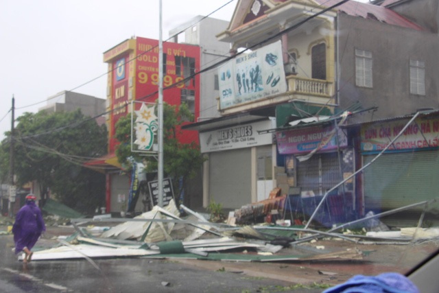 Cộng đồng mạng chia sẻ loạt ảnh hậu quả "xé lòng" của cơn bão số 10 - 8 Cộng đồng mạng chia sẻ loạt ảnh hậu quả "xé lòng" của cơn bão số 10 - 8