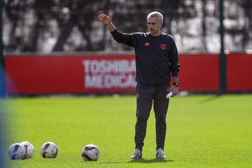 Fellaini: “MU muốn vô địch Europa League” - 1
Mourinho ra sớm, vị chiến lược gia người Bồ Đào Nha sẵn sàng với buổi tập cuối trước trận gặp FC Rostov