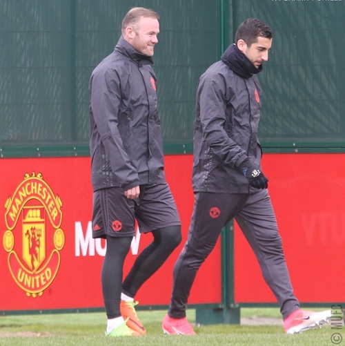 Rooney trở lại thi đấu cho MU trận gặp Anderlecht - 2
Rooney (trái) ra sân cùng Mkhitaryan. Đội trưởng của MU đã thực sự bình phục chấn thương và tham gia trọn vẹn buổi tập của MU