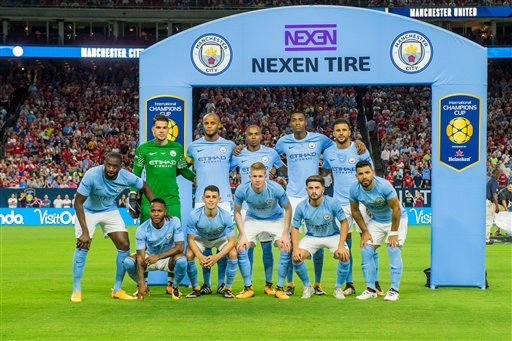 Nhìn lại chiến thắng của MU trước Man City trên đất Mỹ - 3
Đội hình ra sân của Man City, ngoài vài gương mặt mới, Guardiola còn cho ra sân ba cầu thủ trẻ