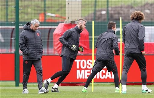 Anderlecht - MU: Nuôi tham vọng lớn - 1
De Gea (thứ hai từ trái sang) đã trở lại tập luyện cùng MU