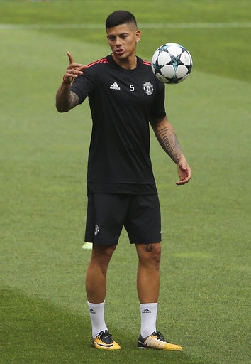 Cầu thủ MU thực hiện bài tập lạ mắt trên sân Benfica - 4
Rojo đã tập luyện trở lại, nhưng vẫn chưa thể ra sân thi đấu