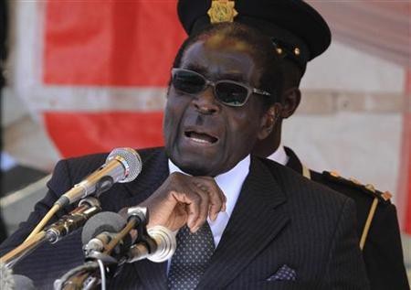 Tổng thống Zimbabwe bị buộc từ chức trong vài giờ tới - 1
Tổng thống Zimbabwe Robert Mugabe (Ảnh: Reuters)