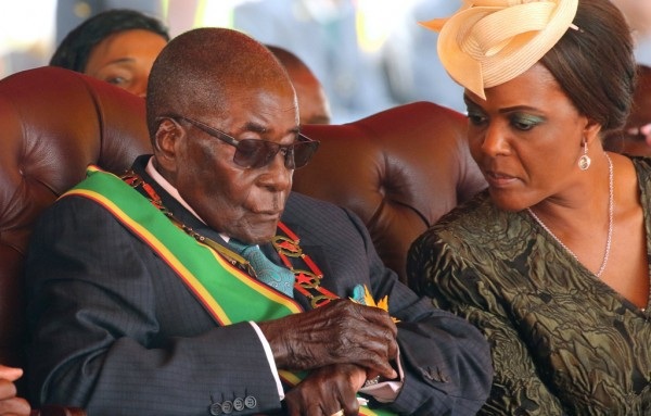 Số phận của cựu Tổng thống Mugabe sau khi từ bỏ quyền lực - 1
Vợ chồng cựu Tổng thống Zimbabwe Robert Mugabe (Ảnh: AFP)