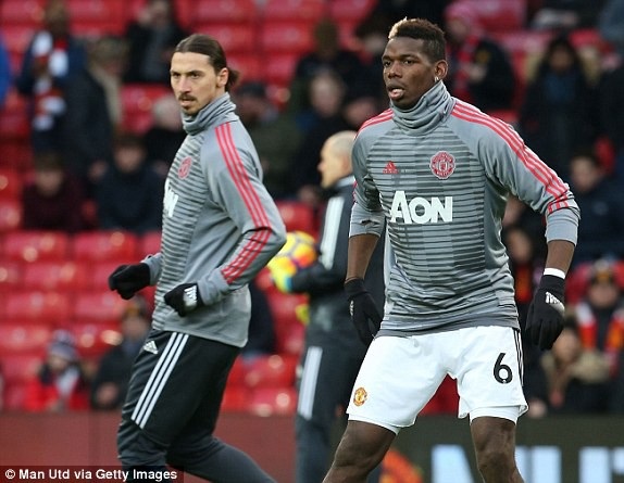 Man Utd 2-2 Burnley: Hú vía cho "Quỷ đỏ" - 7
Ibra khởi động cùng Pogba
