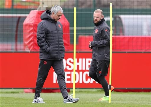 Anderlecht - MU: Nuôi tham vọng lớn - 2
Rooney (phải) đã tập luyện trở lại nhưng chưa thể thi đấu