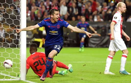 Khoảnh khắc ngọt ngào trong chiến thắng của MU trước Ajax - 9
Ngay đầu hiệp hai, Mkhitaryan đã giúp MU nhân đôi cách biệt