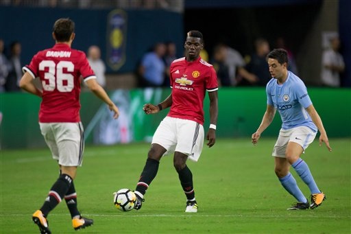 Nhìn lại chiến thắng của MU trước Man City trên đất Mỹ - 9
Nasri (phải) lao vào tranh bóng với Pogba, cầu thủ người Pháp đã trở lại Man City sau một năm thi đấu ở Tây Ban Nha theo dạng cho mượn