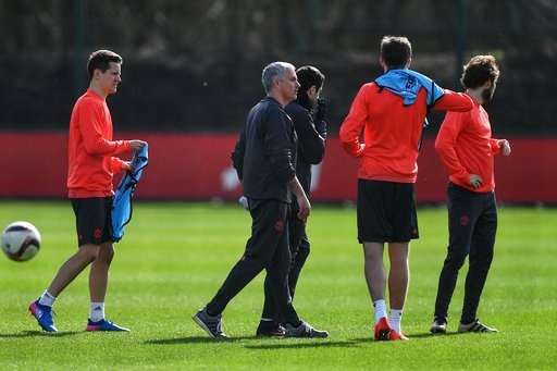 Fellaini: “MU muốn vô địch Europa League” - 11
Buổi tập của MU diễn ra khá thoải mái