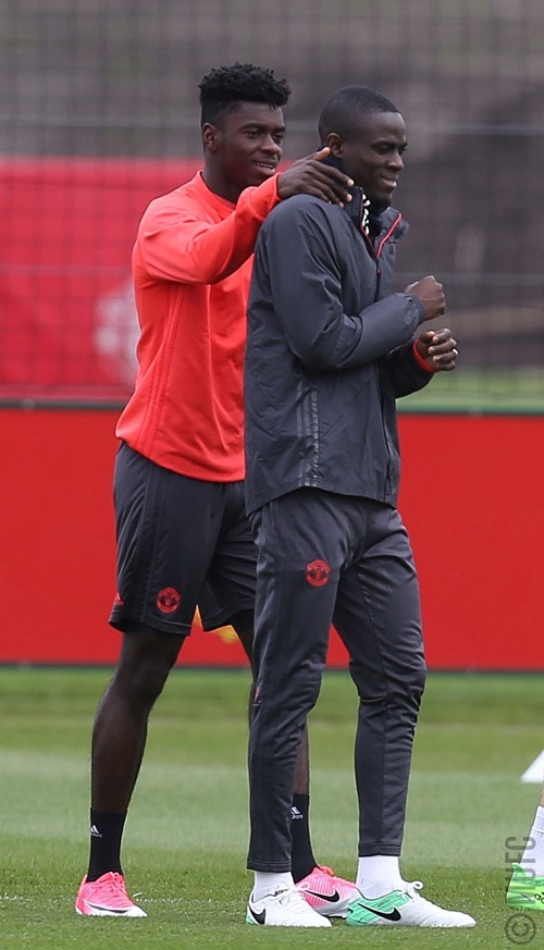 Rooney trở lại thi đấu cho MU trận gặp Anderlecht - 10
Bailly (phải) chắc chắn sẽ có vị trí ra sân chính thức bởi trong tay của Mourinho giờ chỉ còn hai trung vệ