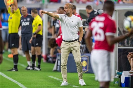 Nhìn lại chiến thắng của MU trước Man City trên đất Mỹ - 15
Guardiola hò hét chỉ đạo học trò thi đấu, tuy nhiên Man City thi đấu mờ nhạt