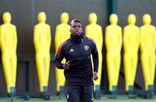 Bất chấp giá lạnh, cầu thủ MU vẫn "luyện công" đợi CSKA - 16
Pogba miệt mài tập luyện, do không được thi đấu cuối tuần nên chắc chắn tiền vệ người Pháp sẽ thi đấu vào rạng sáng mai