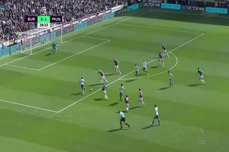 “Chiếu chậm” chiến thắng ngọt ngào của MU trên sân Burnley - 3 “Chiếu chậm” chiến thắng ngọt ngào của MU trên sân Burnley - 3