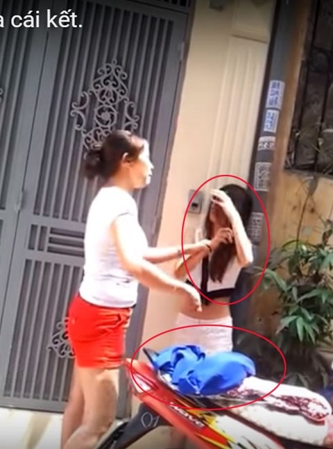 1001 kiểu lừa đảo mua bán online: Dở khóc dở cười vì kiểu "treo đầu dê bán thịt chó" - 1 Cô gái vẫn một mực thanh minh hàng chuẩn size, chuẩn mẫu.