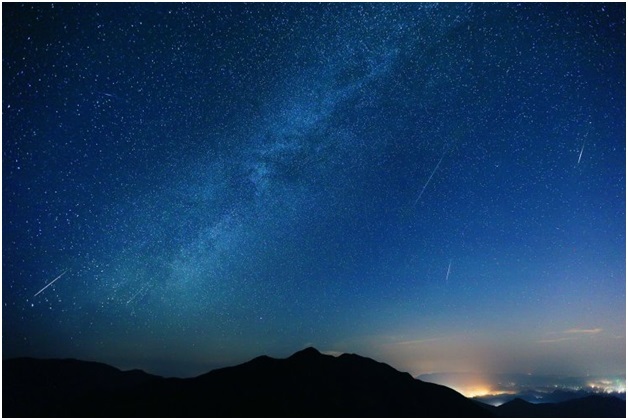 Mưa sao băng Perseid 2017 – Thời gian và địa điểm quan sát - 1
Mưa sao băng Perseid nhìn từ tỉnh Zhejiang, Trung Quốc.