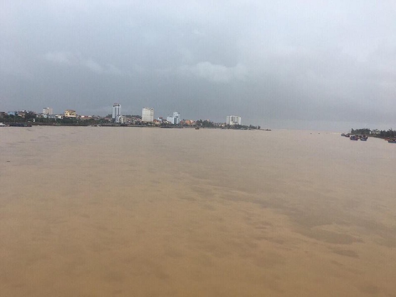 Hàng chục nhà dân tốc mái, cây cối hư hại sau bão số 4 - 11 Hàng chục nhà dân tốc mái, cây cối hư hại sau bão số 4 - 11