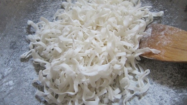 Khay quà Tết đủ cung bậc với “Mứt dừa ngũ sắc” mà không dùng phẩm màu - 4 Khay quà Tết đủ cung bậc với “Mứt dừa ngũ sắc” mà không dùng phẩm màu - 4