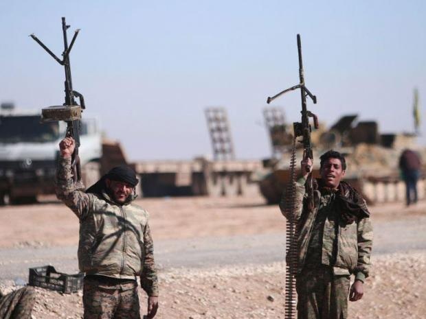 Mỹ và đồng minh chuẩn bị “trận đánh lớn” đánh bật IS khỏi thành trì Raqqa - 1
Các tay súng thuộc lực lượng SDF. (Ảnh: Reuters)