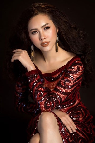Á hậu Hoàng My xin lỗi vì phát ngôn về bão bị cho là “vô cảm” - 2 Á hậu Việt Nam 2010 được đánh giá là người đẹp cá tính. Hiện cô là nhà sản xuất kiêm đạo diễn phim.