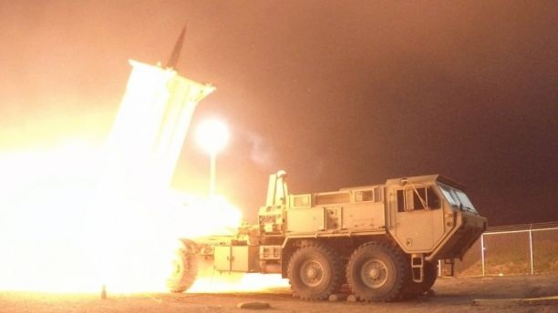 Mỹ đánh chặn thành công tên lửa giữa lúc căng thẳng với Triều Tiên - 1 Hệ thống THAAD đánh chặn thành công mục tiêu là tên lửa đạn đạo tầm trung của Mỹ (Ảnh: Fox)