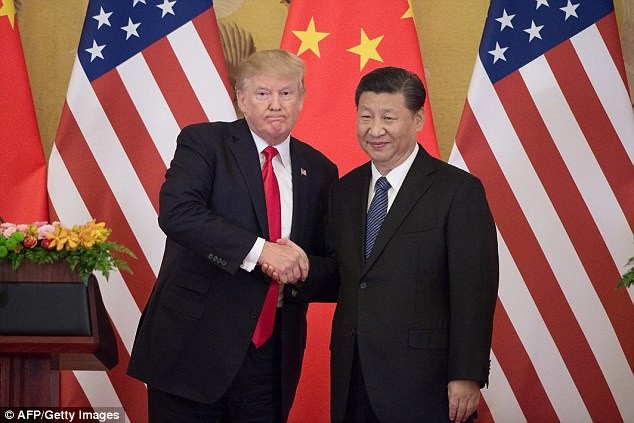 Trung Quốc sẽ "vượt mặt" Mỹ trong 15 năm tới? - 1 Tổng thống Mỹ Donald Trump (trái) và Chủ tịch Trung Quốc Tập Cận Bình (Ảnh: AFP)