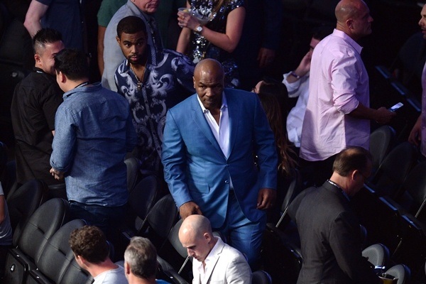 "Độc cô cầu bại" Mayweather hạ knock-out McGregor - 18 "Độc cô cầu bại" Mayweather hạ knock-out McGregor - 18