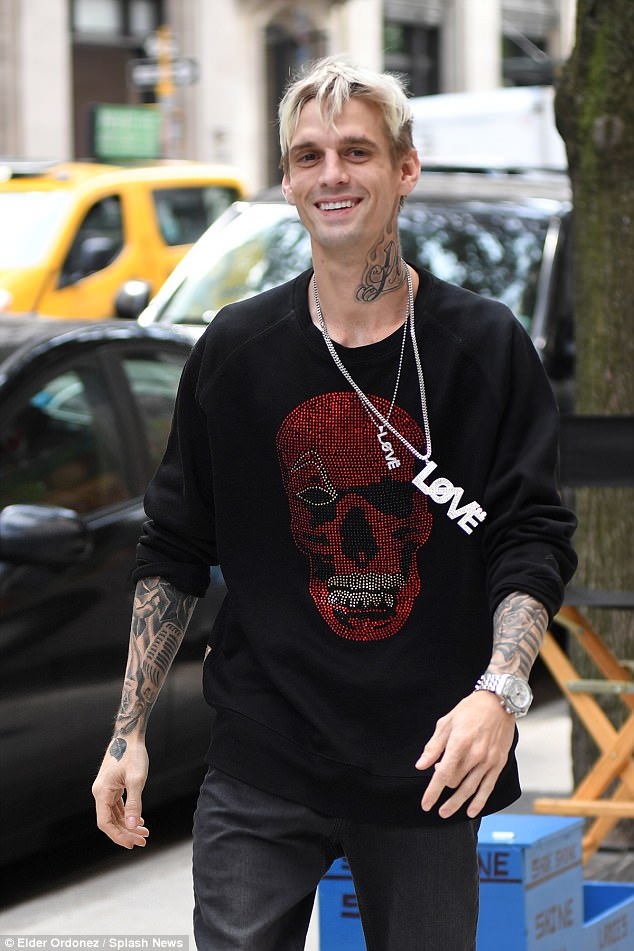 Aaron Carter cắt quan hệ với anh chị em - 3
Aaron Carter nói thêm anh không quan tâm tới những lời cáo buộc về sức khỏe tồi tệ và cảm thấy mình hoàn toàn ổn