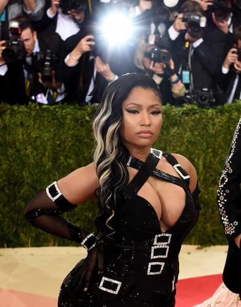 Nicki Minaj chia tay bạn trai kém 5 tuổi - 5
Nữ ca sỹ 34 tuổi đã có 1 năm rất thành công trong sự nghiệp. Lịch biểu diễn của cô dày đặc trong suốt năm 2016