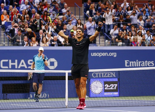 
Niềm vui của Nadal sau khi giành điểm quyết định của trận đấu
