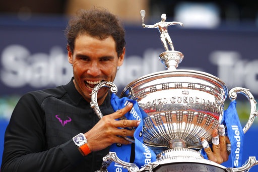 Madrid Open: Ai cản được đà thăng tiến của Rafael Nadal? - 1
Nadal vô địch Barcelona Open lần thứ 10 vào tuần trước