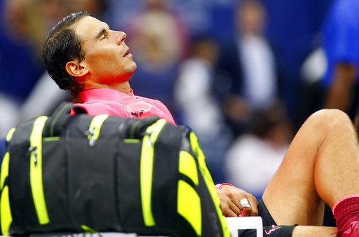 
Giây phút lim dim mơ màng hạnh phúc của tay vợt người Tây Ban Nha
