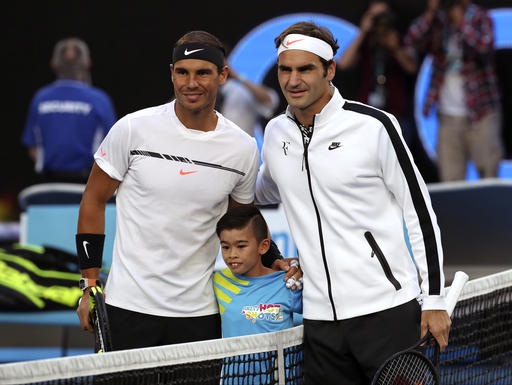 
Nadal (trái) và Federer (phải) đều xứng đáng giành cúp
