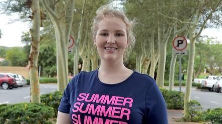 Nữ sinh Nadia Strydom ở Trường Trung học Hoërskool Montana (tỉnh Gauteng, Nam Phi) có tỷ lệ chuyên cần 100% suốt 12 năm học. (Ảnh: Pretoria News)