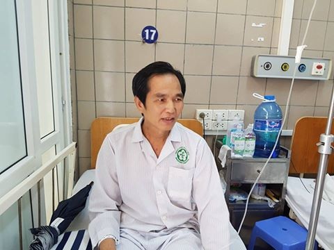 Vượt qua bạo bệnh vì nấm độc, bệnh nhân nghèo chia tiền ủng hộ cho người khác - 1 Ông Chu Văn Mai và vợ thoát khỏi cửa tử nhờ sự giúp đỡ của bạn đọc Dân trí, chia sẻ khó khăn về tài chính do bệnh nhân không có BHYT.Ảnh: H.Hải