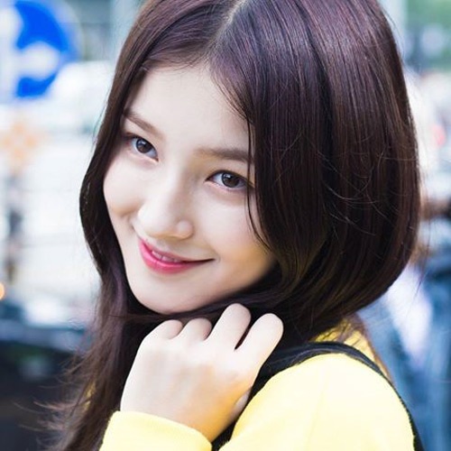 
Nụ cười hút hồn
