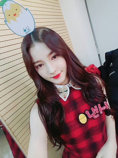 Cô gái 17 tuổi gây xôn xao phố đi bộ Hà Nội vì quá xinh đẹp - 11