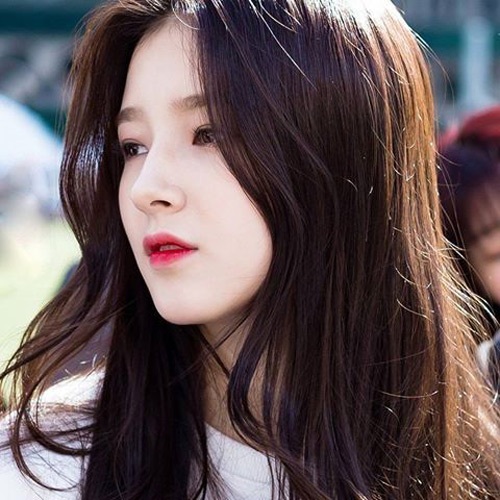 
Nancy là thành viên của một nhóm nhạc mới nổi
