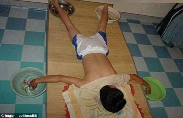 Muôn kiểu "giải nhiệt mùa hè" không thể nhịn cười - 7
Chiêu giải nhiệt bá đạo