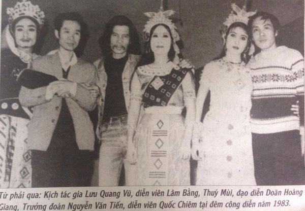Sự thân thiết, gần gũi giữa cặp đào kép Lâm Bằng- Quốc Chiêm với đạo diễn Doãn Hoàng Giang và kịch gia Lưu Quang Vũ được các nghệ sĩ lưu giữ.