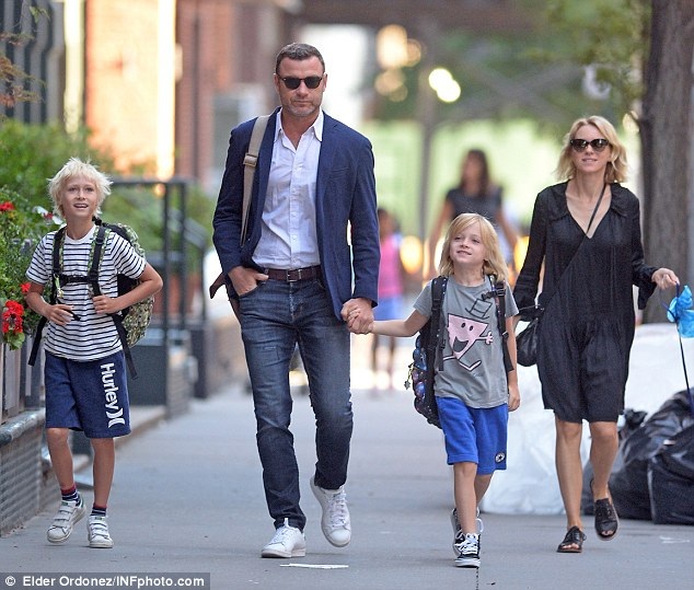Naomi Watts vẫn thân thiết với bạn trai cũ - 2 Naomi Watts vẫn thân thiết với bạn trai cũ - 2