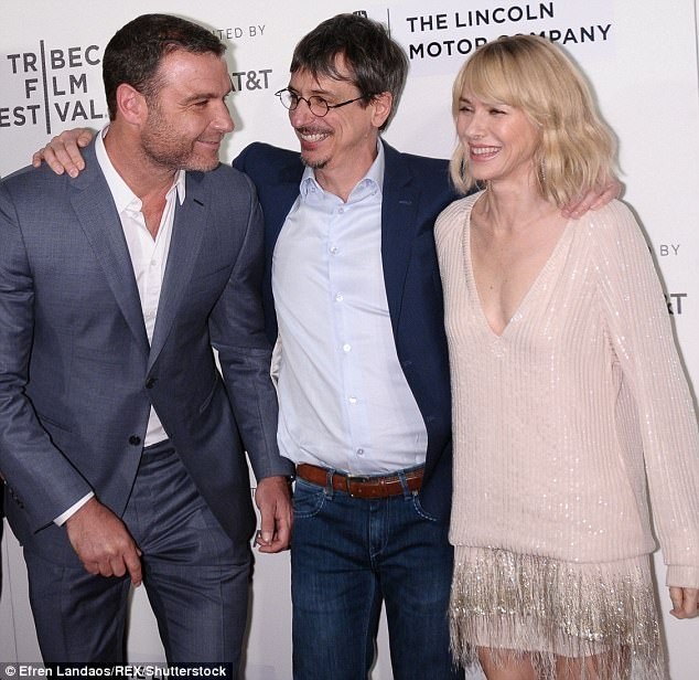 Naomi Watts vui vẻ khi gặp lại tình cũ - 3
Cặp đôi diễn viên này đã chung sống 11 năm và có với nhau 2 con trai trước khi chia tay vào cuối năm ngoái