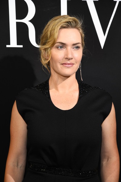 
Sao phim Titanic Kate Winslet thanh lịch đi xem thời trang
